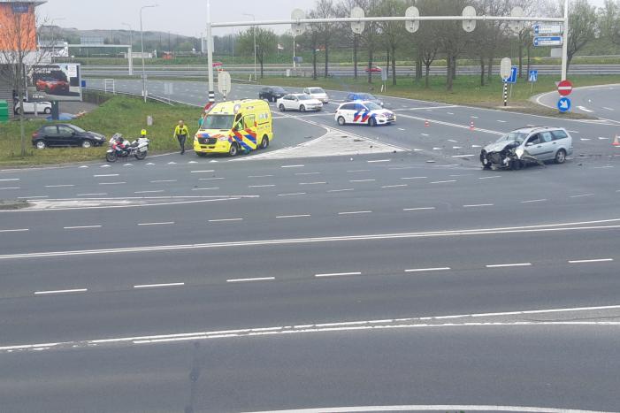 Auto's botsen op kruising