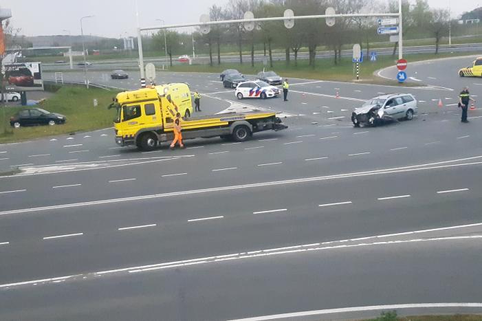 Auto's botsen op kruising