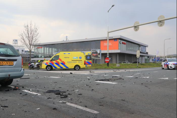 Auto's botsen op kruising