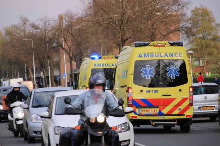 Scooterrijder ernstig gewond na val