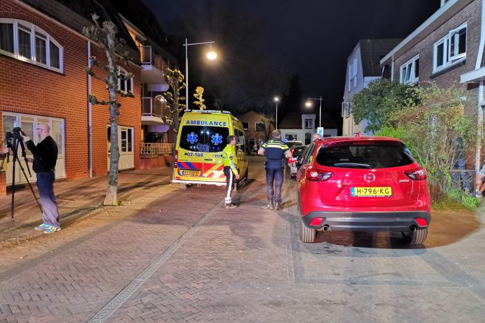 Persoon door het dak van loods gezakt