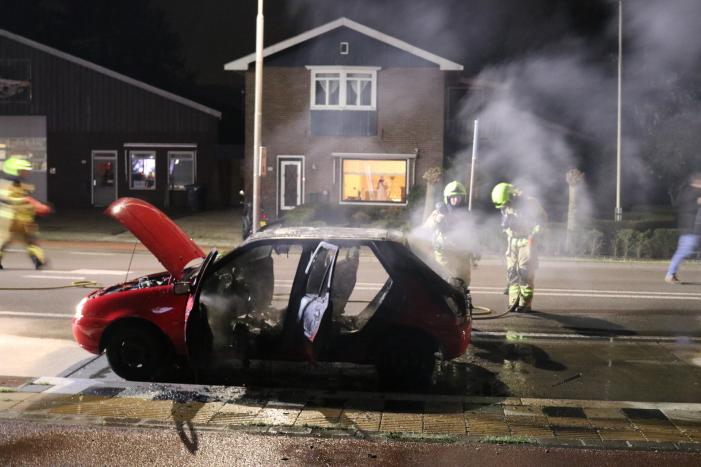 Auto volledig uitgebrand