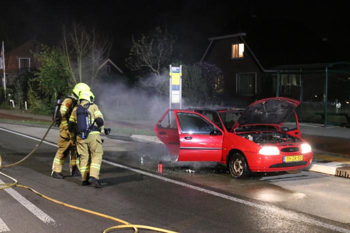 Auto volledig uitgebrand