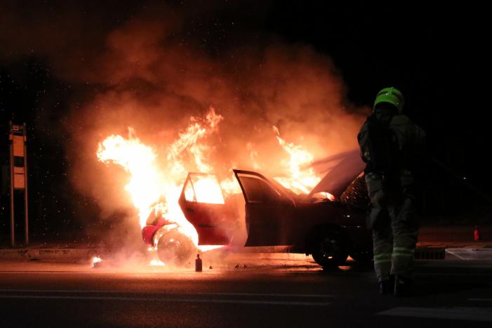 Auto volledig uitgebrand