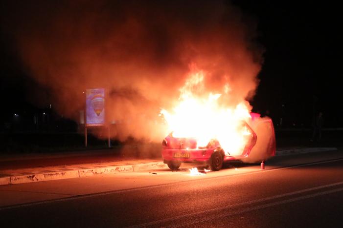 Auto volledig uitgebrand