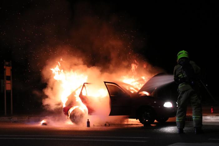 Auto volledig uitgebrand