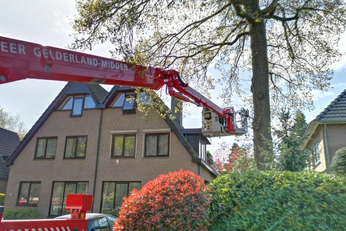 Containerbrand slaat over naar dak