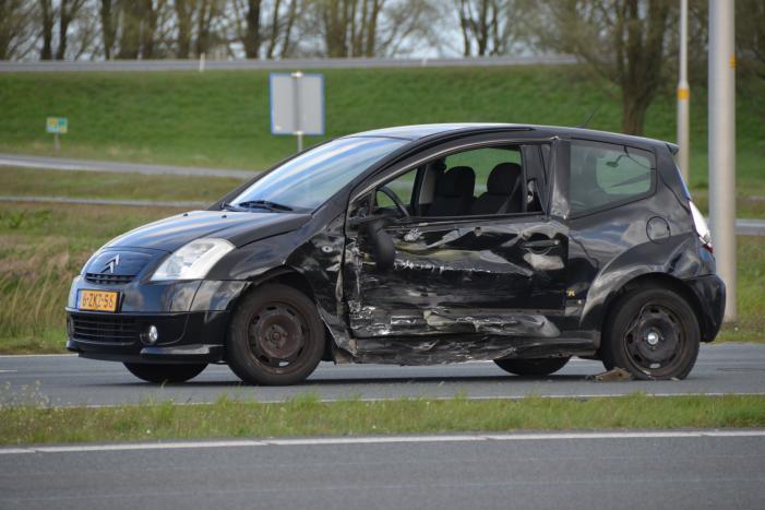 Flinke schade na ongeval op kruising