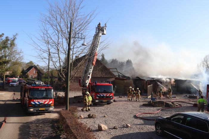 Uitslaande brand in schuur