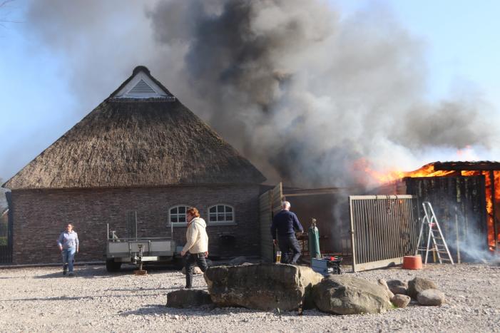 Uitslaande brand in schuur