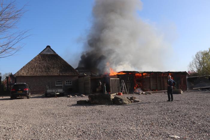 Uitslaande brand in schuur