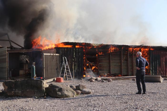 Uitslaande brand in schuur