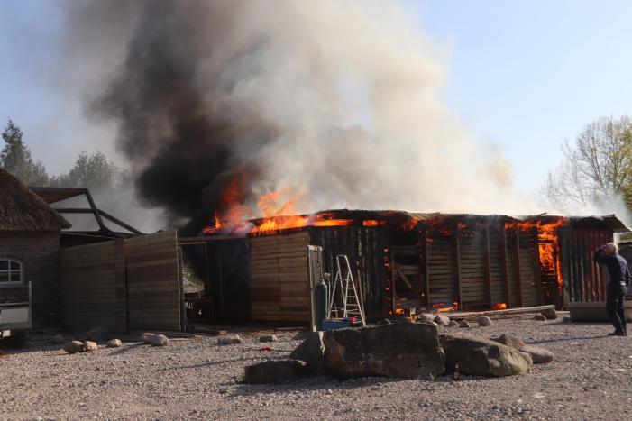 Uitslaande brand in schuur
