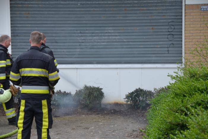 Planten bij kantoor vatten vlam
