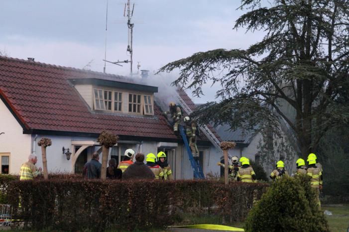 Flinke rookontwikkeling bij dakbrand