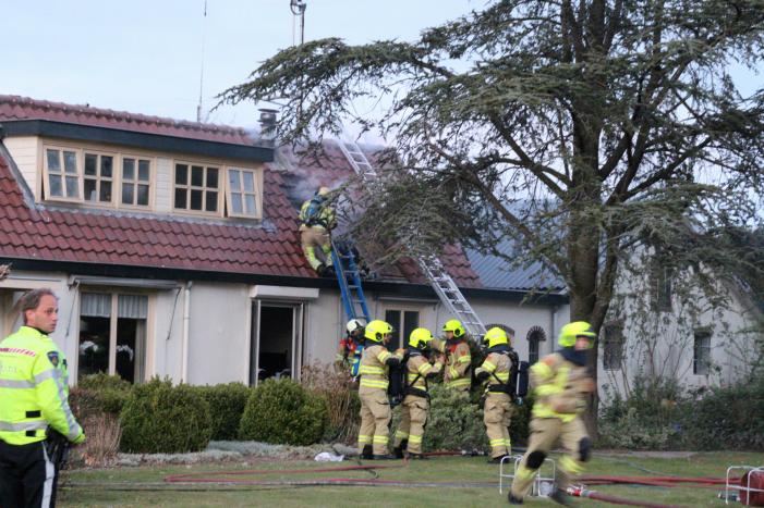Flinke rookontwikkeling bij dakbrand