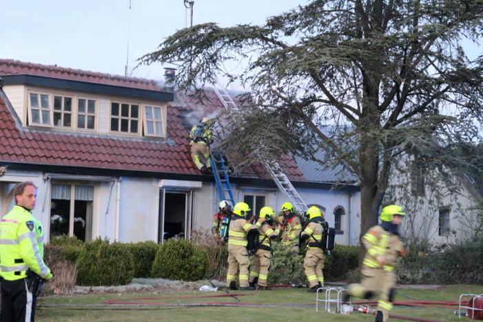 Flinke rookontwikkeling bij dakbrand