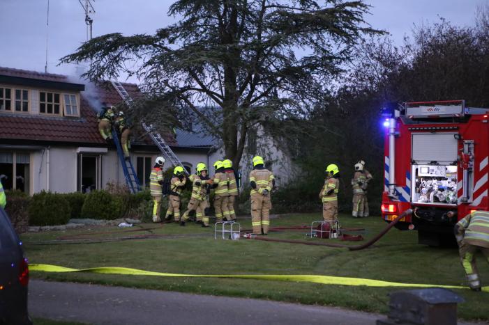 Flinke rookontwikkeling bij dakbrand