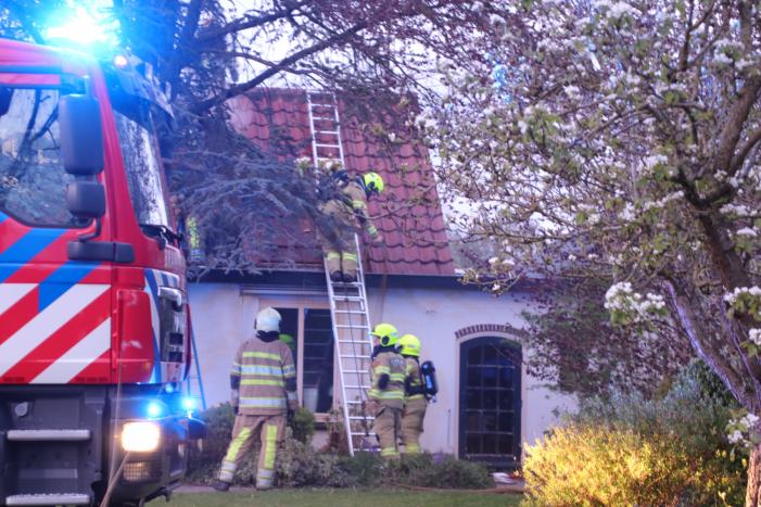 Flinke rookontwikkeling bij dakbrand
