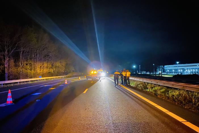 Politieauto total-loss na aanrijding op snelweg
