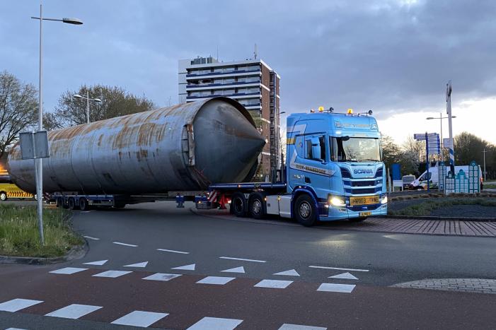 Zwaar transport trekt veel bekijks