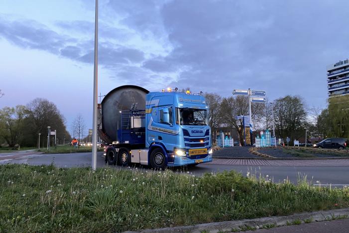 Zwaar transport trekt veel bekijks