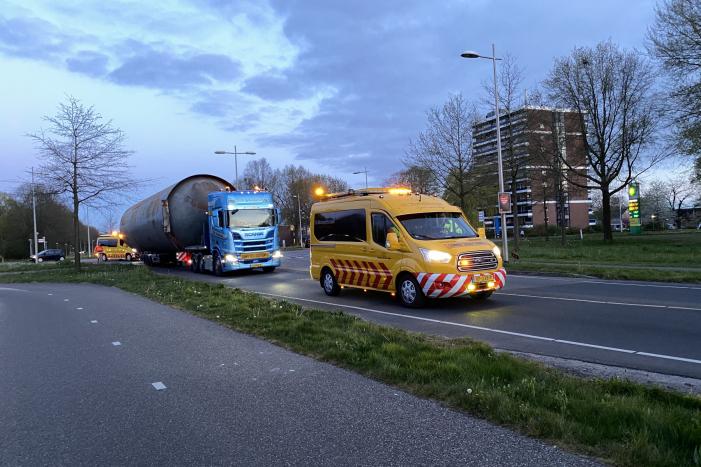 Zwaar transport trekt veel bekijks