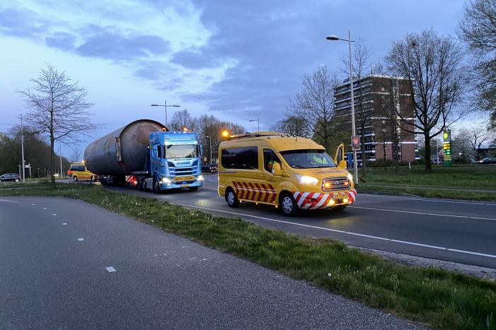 Zwaar transport trekt veel bekijks