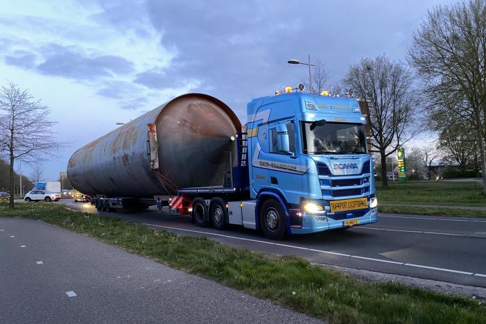 Zwaar transport trekt veel bekijks