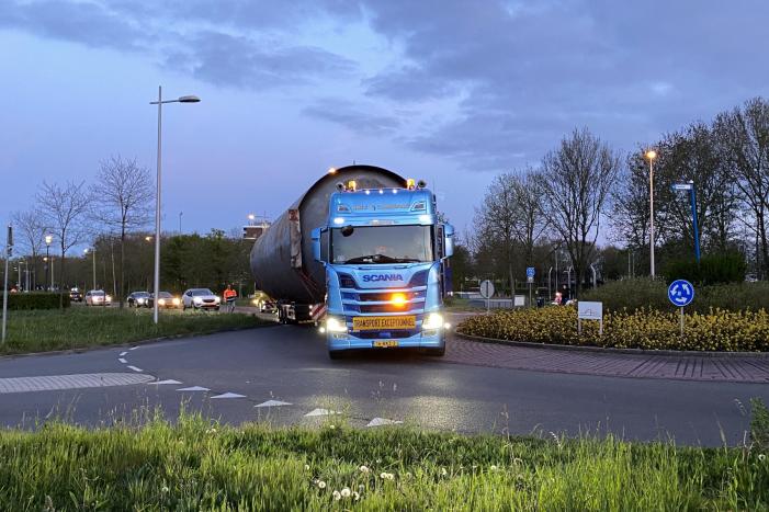 Zwaar transport trekt veel bekijks