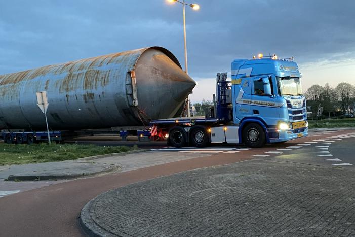 Zwaar transport trekt veel bekijks