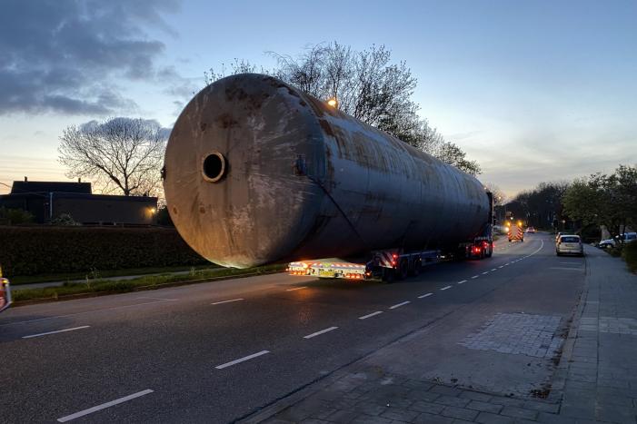 Zwaar transport trekt veel bekijks
