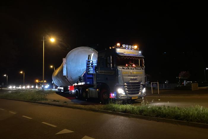 Zwaar transport trekt veel bekijks