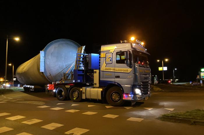 Zwaar transport trekt veel bekijks