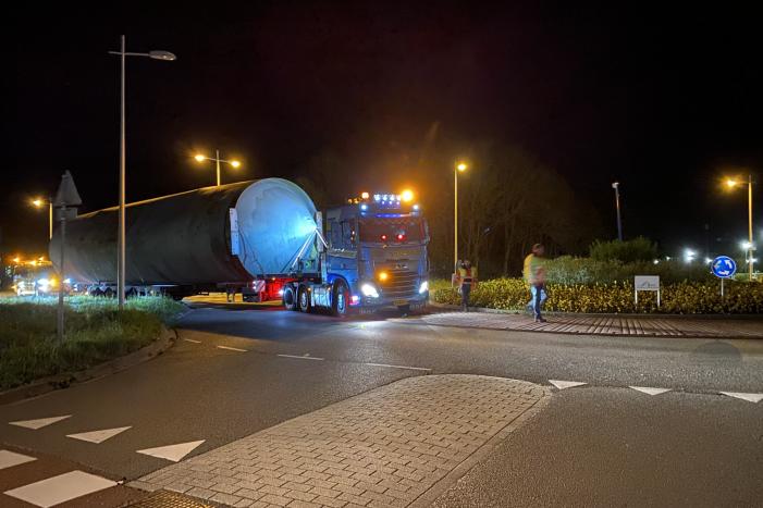 Zwaar transport trekt veel bekijks