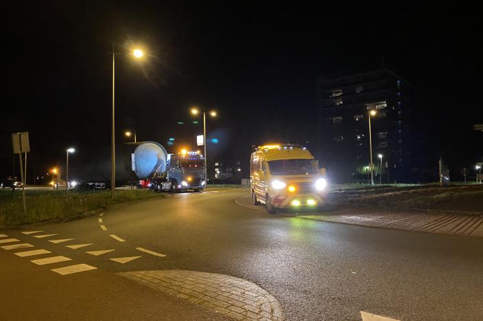 Zwaar transport trekt veel bekijks