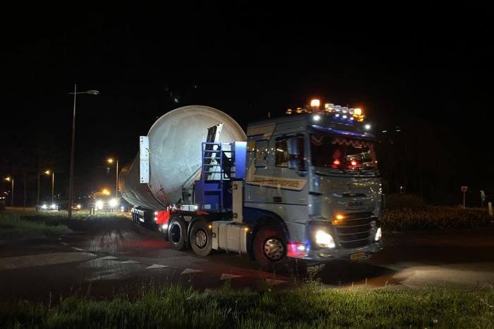 Zwaar transport trekt veel bekijks