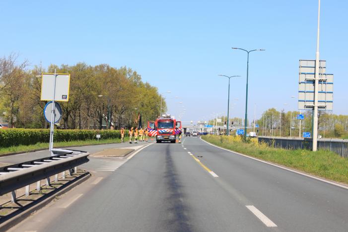 Honderden meters olie door kapotte vrachtwagen