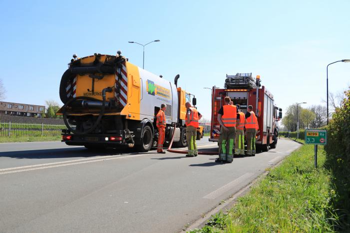 Honderden meters olie door kapotte vrachtwagen