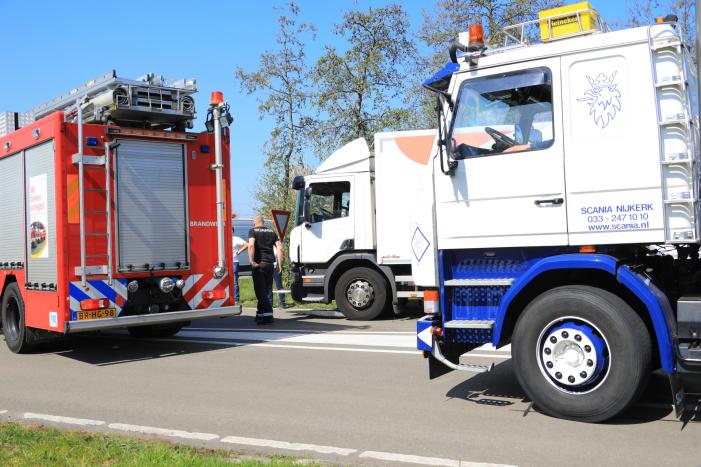 Honderden meters olie door kapotte vrachtwagen
