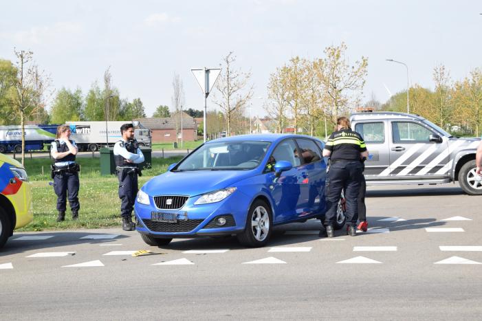 Fietser lichtgewond na aanrijding
