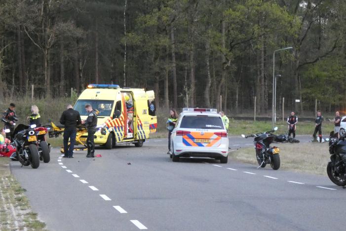 Gewonden bij aanrijding met motoren