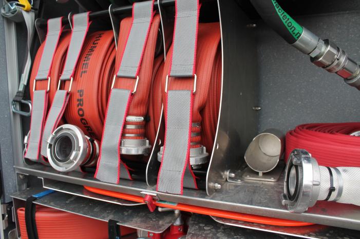 Verdachten brandstichting belanden in water bij achtervolging