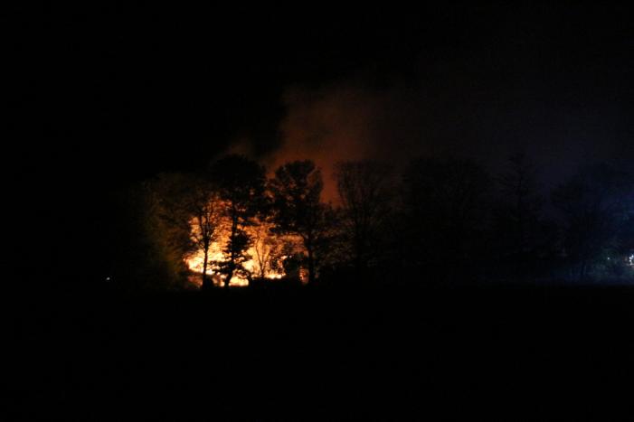 Uitslaande brand in grote schuur