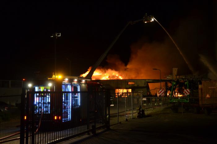 Grote brand verwoest bedrijfspand