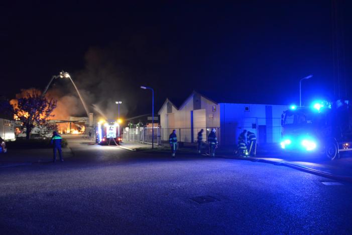 Grote brand verwoest bedrijfspand