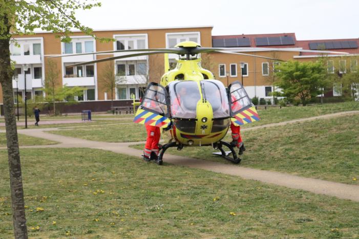 Persoon zwaargewond na val van hoogte