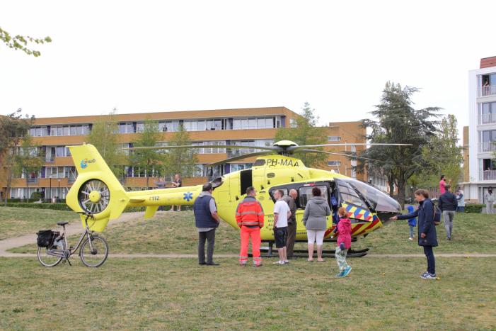 Persoon zwaargewond na val van hoogte