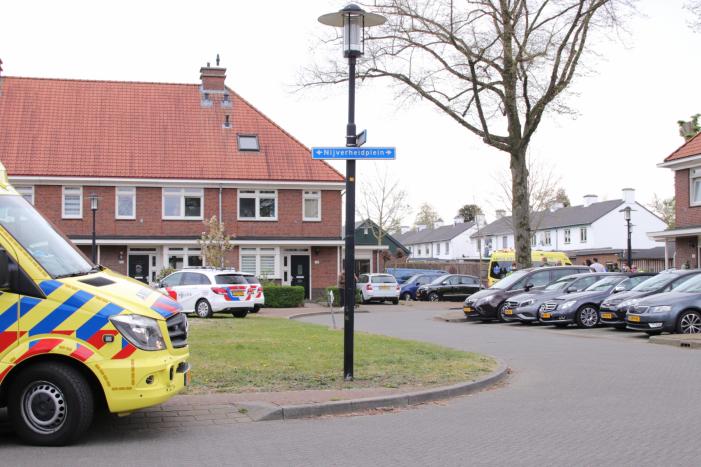 Persoon zwaargewond na val van hoogte