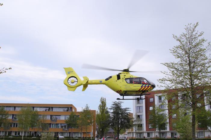 Persoon zwaargewond na val van hoogte